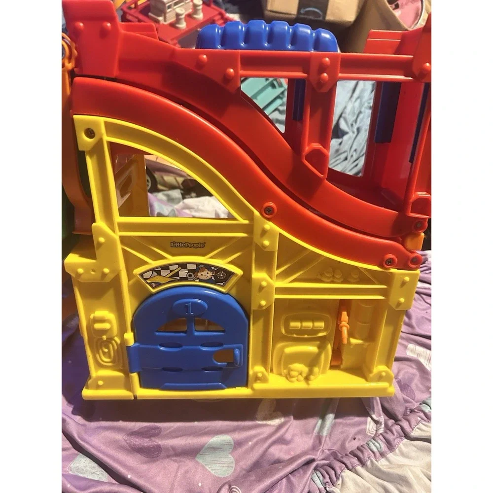 Fisher Price Little People Fold & Go Wheelies Rev N Sounds Car Race Track Ramp